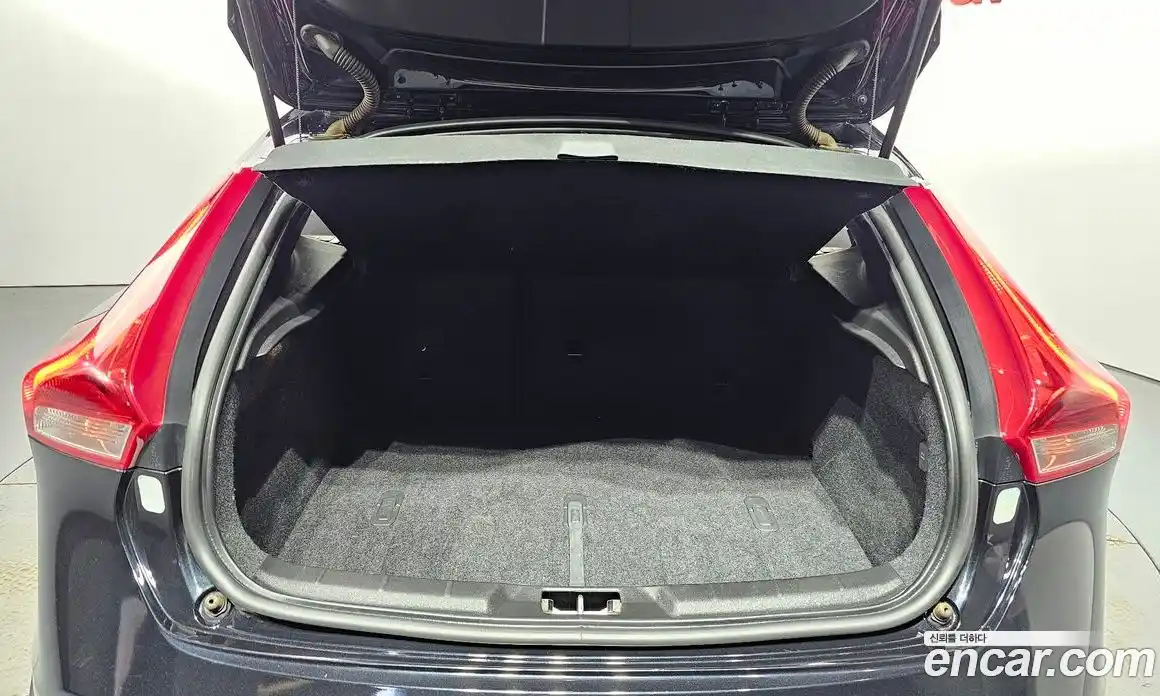 Volvo V40 2015 2.0 Автомат в Москве № 230573, фото 7