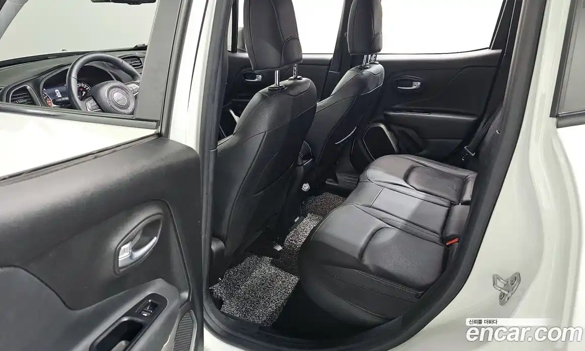 Jeep Renegade 2019 2.4 Автомат в Москве № 278455, фото 11