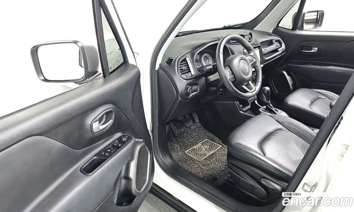 Jeep Renegade 2019 2.4 Автомат в Москве № 278455, фото 10