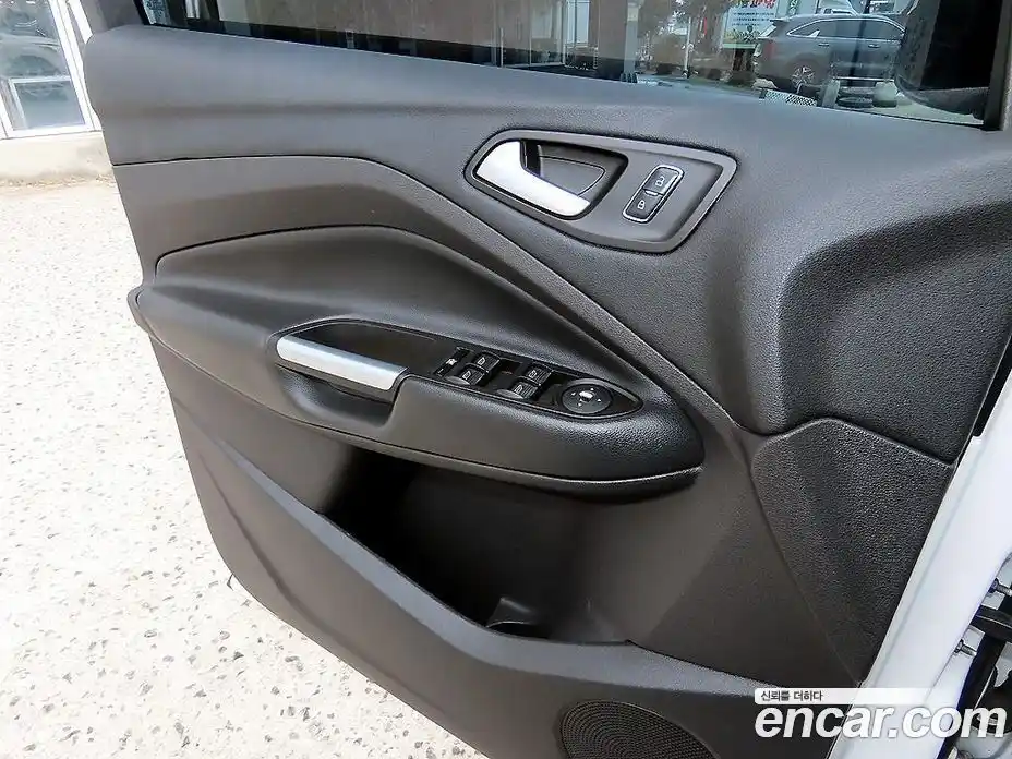 Ford Escape 2015 2.0 Автомат в Москве № 282115, фото 11