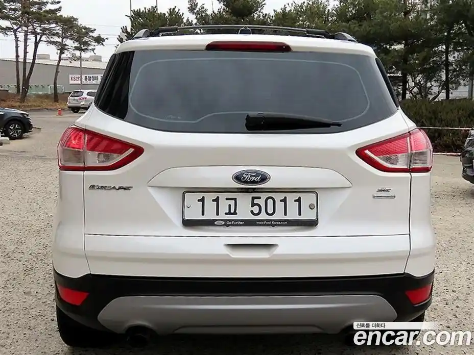 Ford Escape 2015 2.0 Автомат в Москве № 282115, фото 4