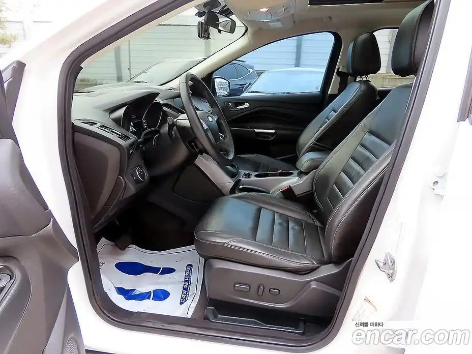 Ford Escape 2015 2.0 Автомат в Москве № 282115, фото 5