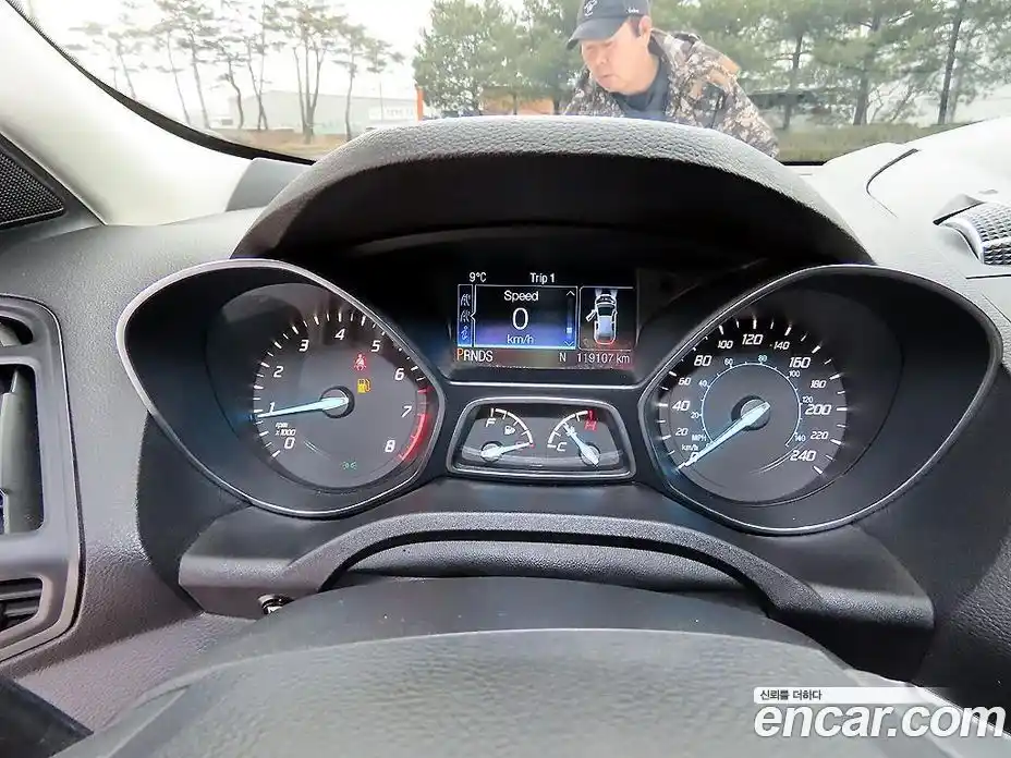 Ford Escape 2015 2.0 Автомат в Москве № 282115, фото 9