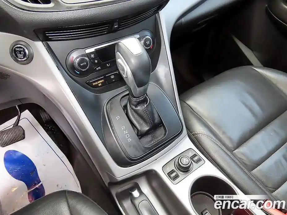 Ford Escape 2015 2.0 Автомат в Москве № 282115, фото 10