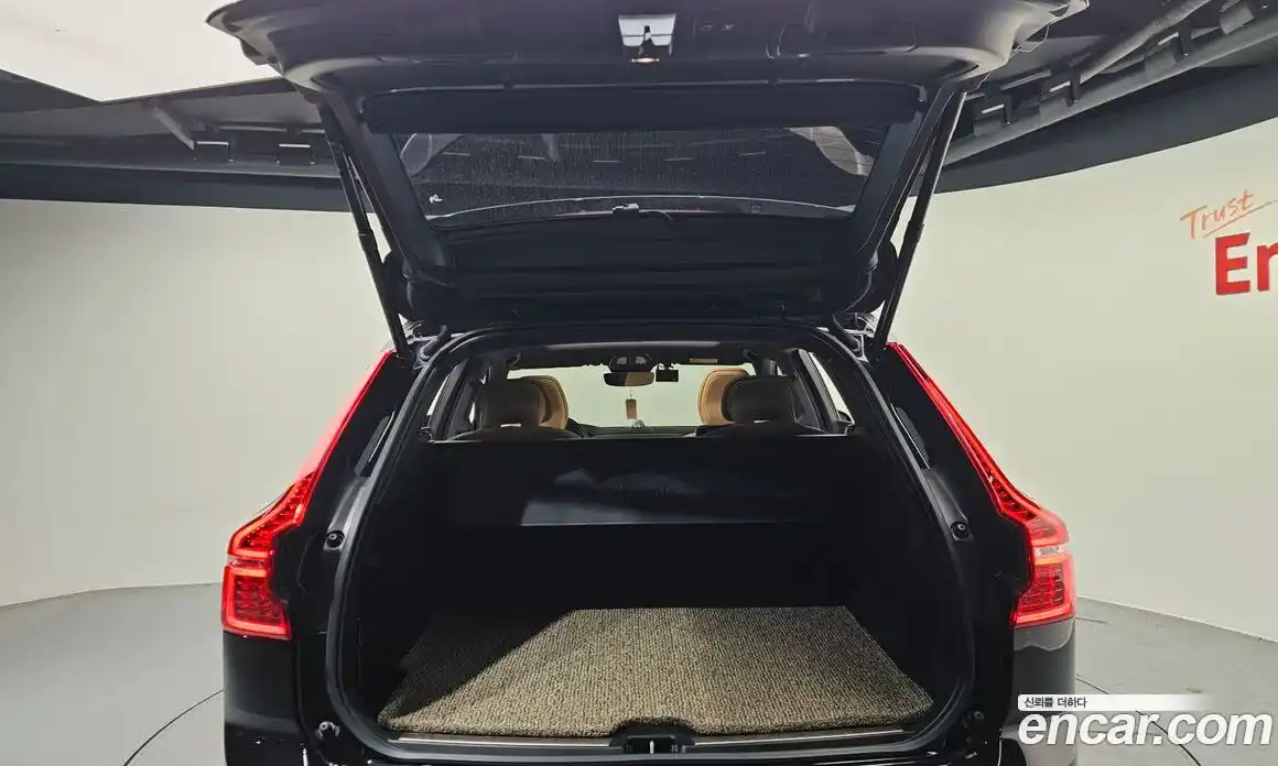 Volvo XC60 2022 2.0 Автомат в Москве № 293824, фото 14