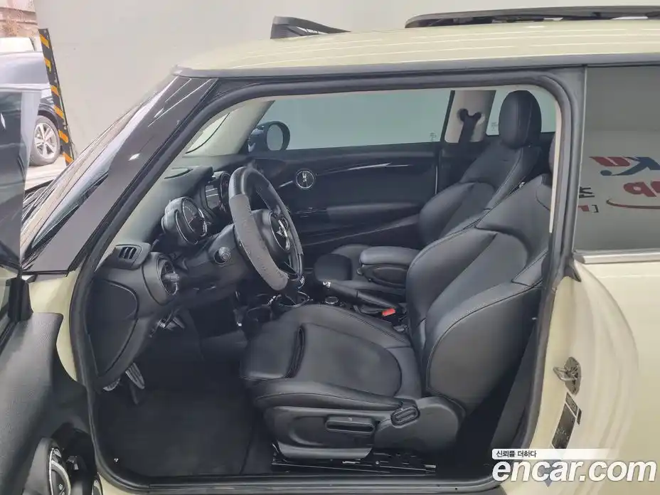 Mini Cooper 2015 1.5 Автомат в Москве № 317199, фото 17