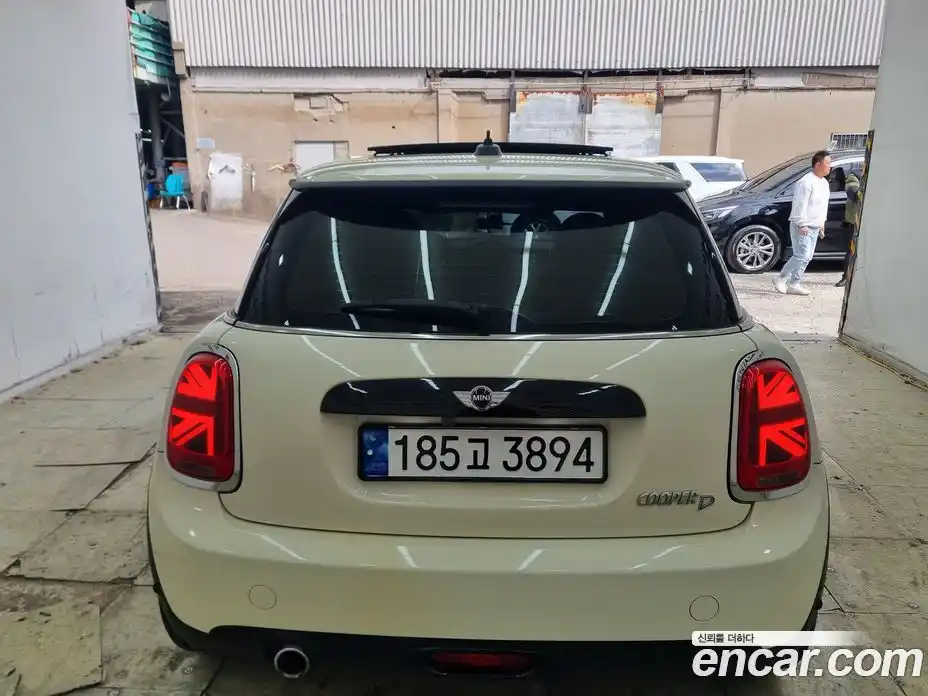 Mini Cooper 2015 1.5 Автомат в Москве № 317199, фото 4