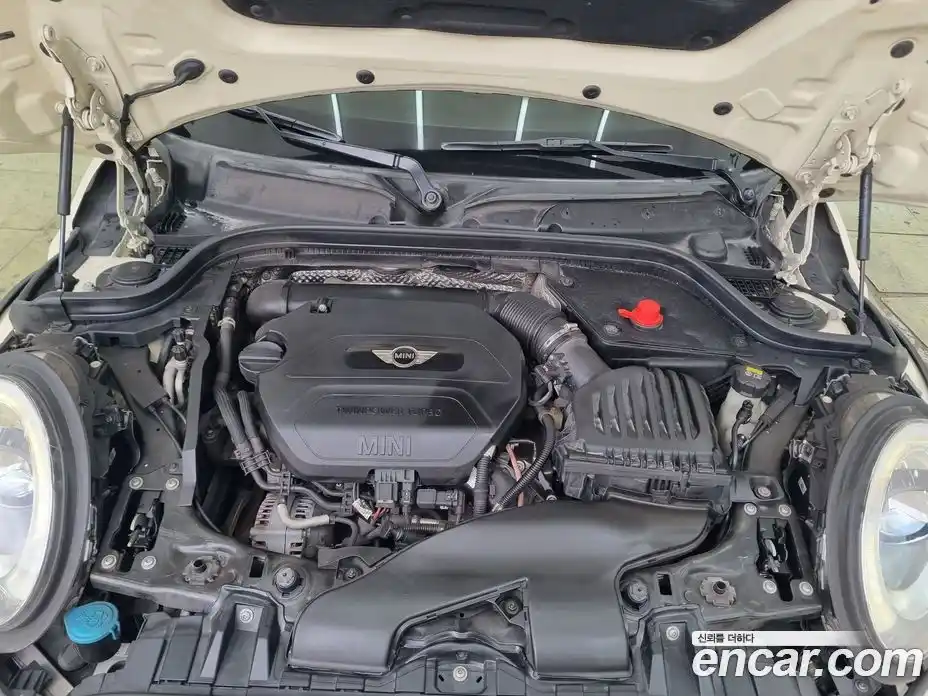 Mini Cooper 2015 1.5 Автомат в Москве № 317199, фото 5