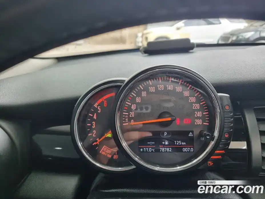 Mini Cooper 2015 1.5 Автомат в Москве № 317199, фото 8