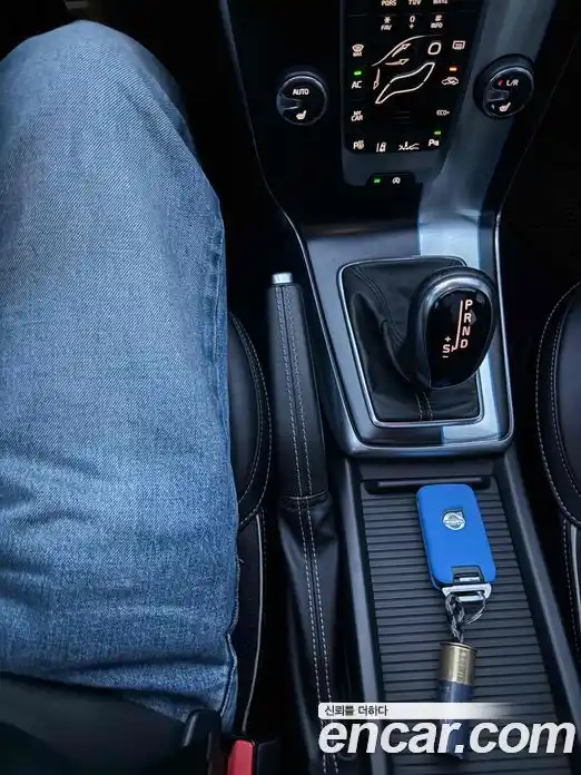 Volvo V40 2015 2.0 Автомат в Москве № 374077, фото 13