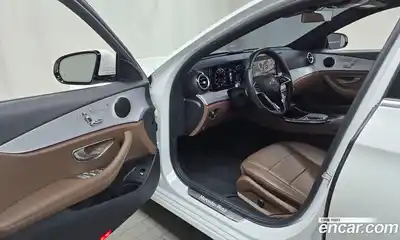 Mercedes-Benz E-Class 2021 2.0 Автомат в Москве № 390263, миниатюра 10