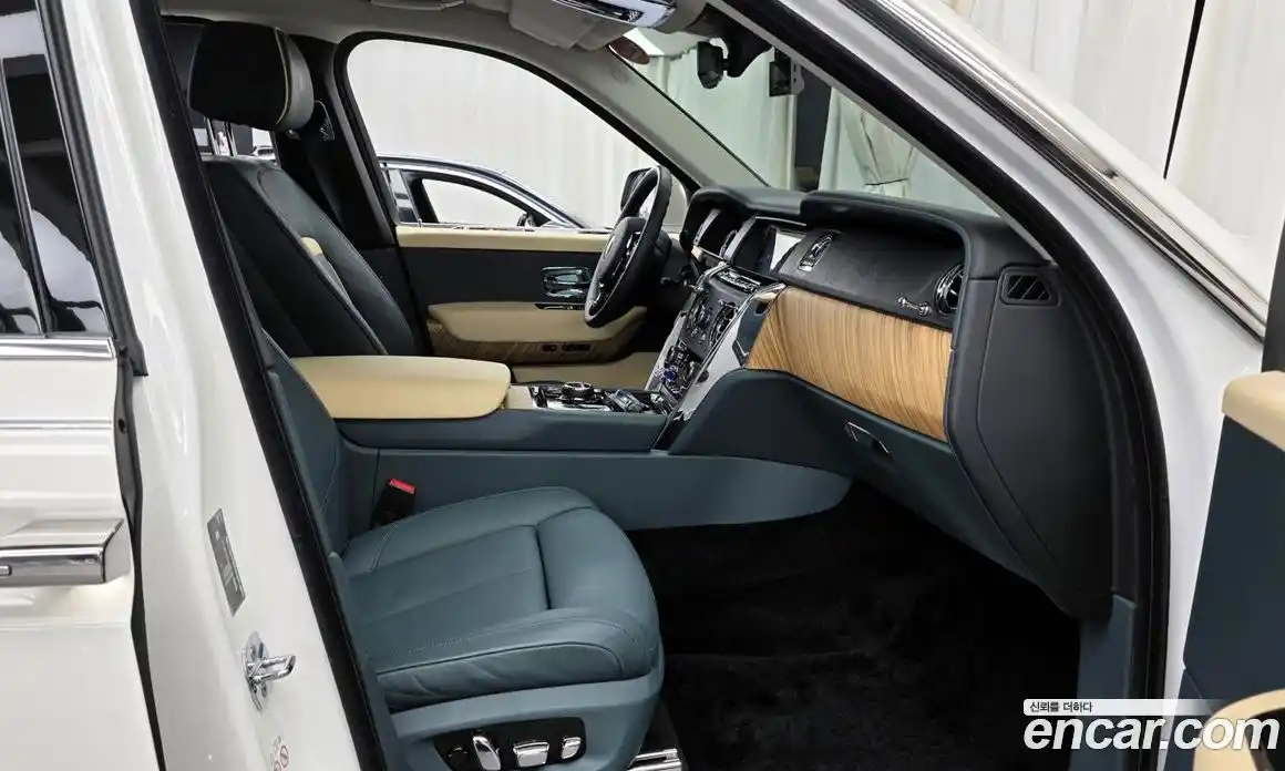 Rolls-Royce Cullinan 2023 6.7 Автомат в Москве № 407207, фото 11