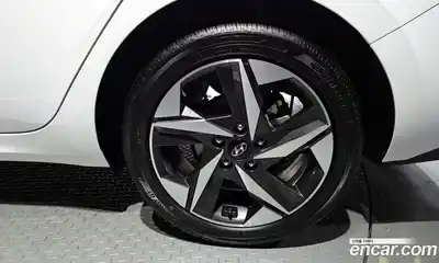 Hyundai Avante 2023 1.6 Автомат в Москве № 110280, миниатюра 5