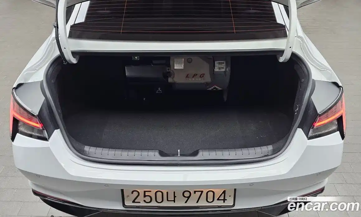 Hyundai Avante 2023 1.6 Автомат в Москве № 112123, фото 1