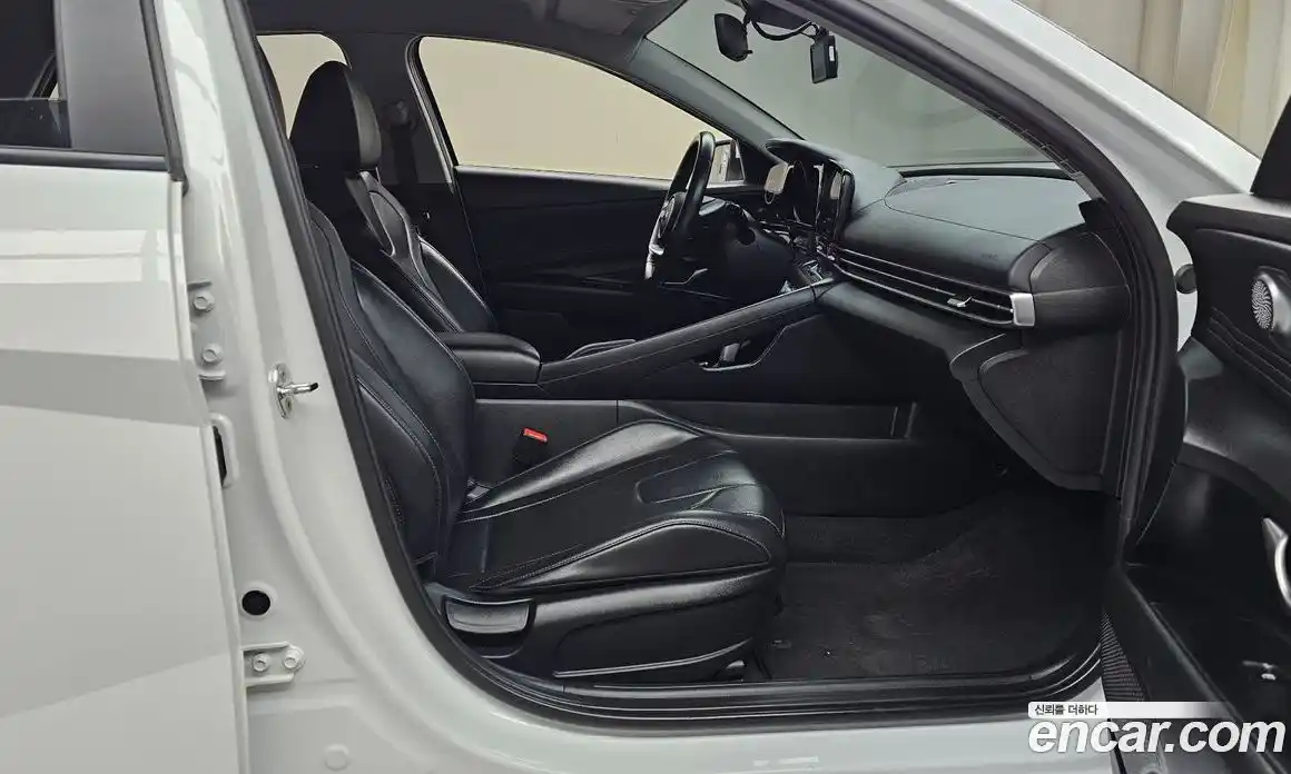 Hyundai Avante 2023 1.6 Автомат в Москве № 112123, фото 9