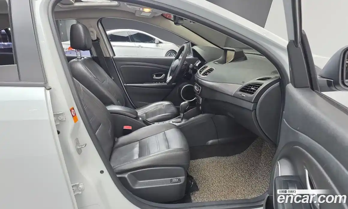 Renault SM3 2018 1.6 Автомат в Москве № 148682, фото 19