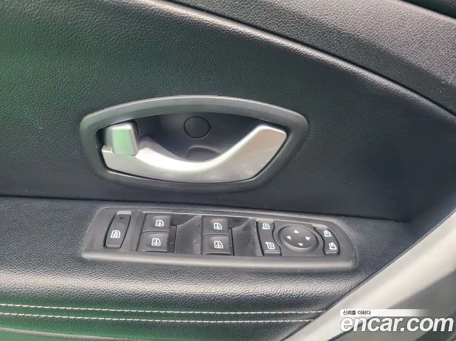 Renault SM3 2010 1.6 Автомат в Москве № 153122, фото 17