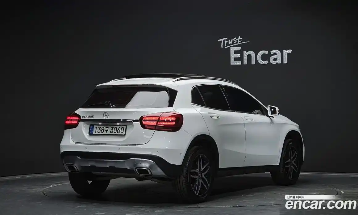 Mercedes-Benz GLA-Class 2019 2.0 Автомат в Москве № 160782, фото 19