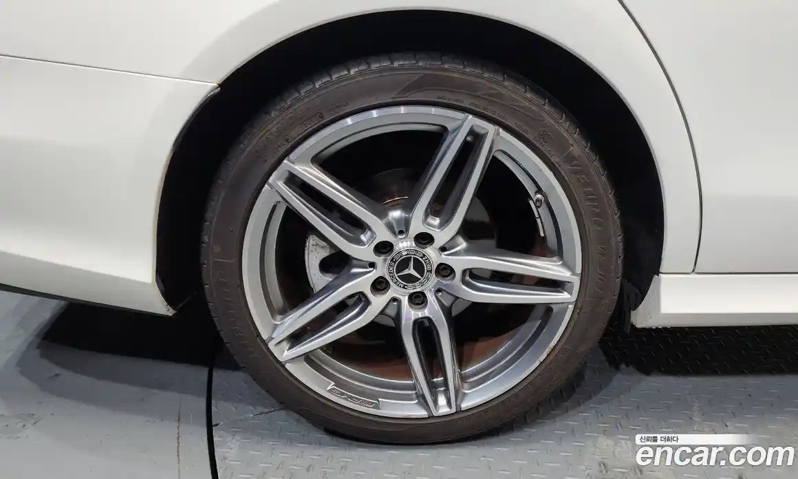 Mercedes-Benz E-Class 2017 2.0 Автомат в Москве № 160847, фото 9