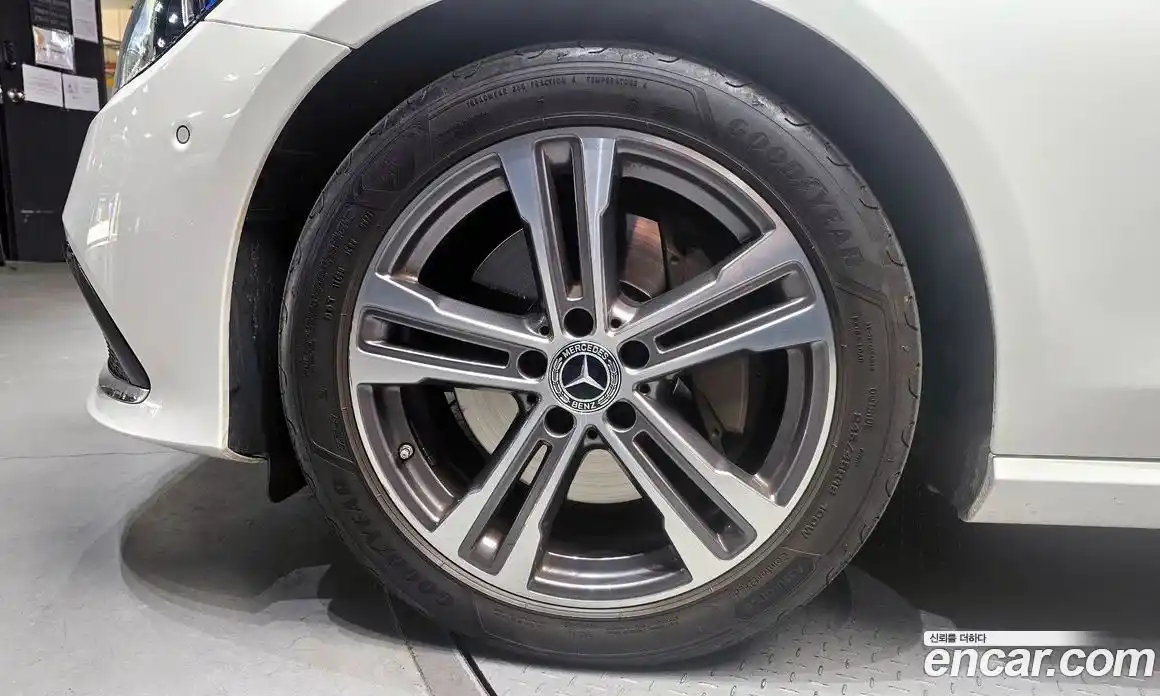 Mercedes-Benz E-Class 2022 2.0 Автомат в Москве № 161205, фото 3