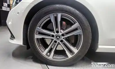 Mercedes-Benz E-Class 2022 2.0 Автомат в Москве № 161205, миниатюра 3