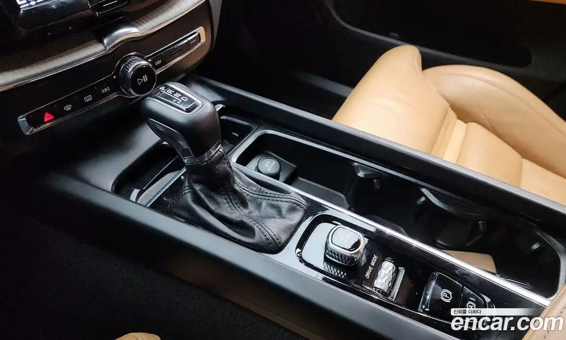 Volvo XC60 2018 2.0 Автомат в Москве № 164568, фото 11