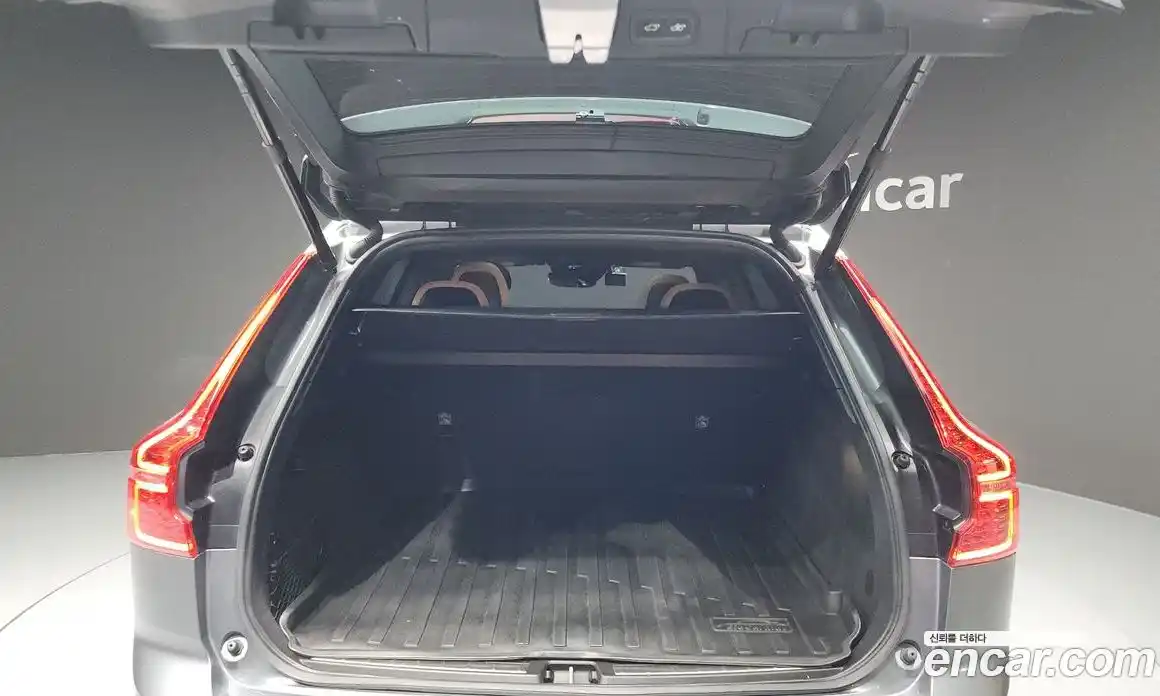 Volvo XC60 2018 2.0 Автомат в Москве № 164568, фото 3