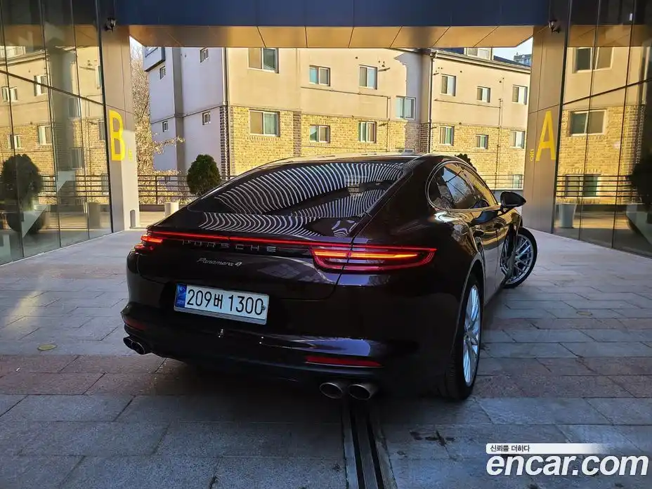 Porsche Panamera 2018 3.0 Автомат в Москве № 165910, фото 3