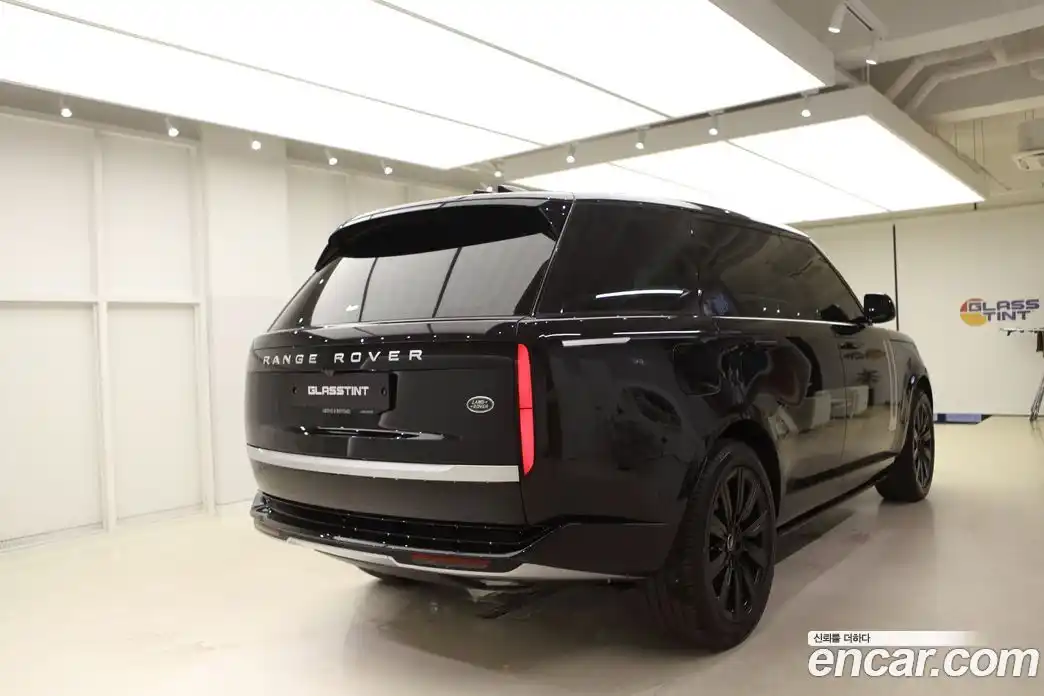 Land Rover Range-Rover 2023 4.4 Автомат в Москве № 166760, фото 9