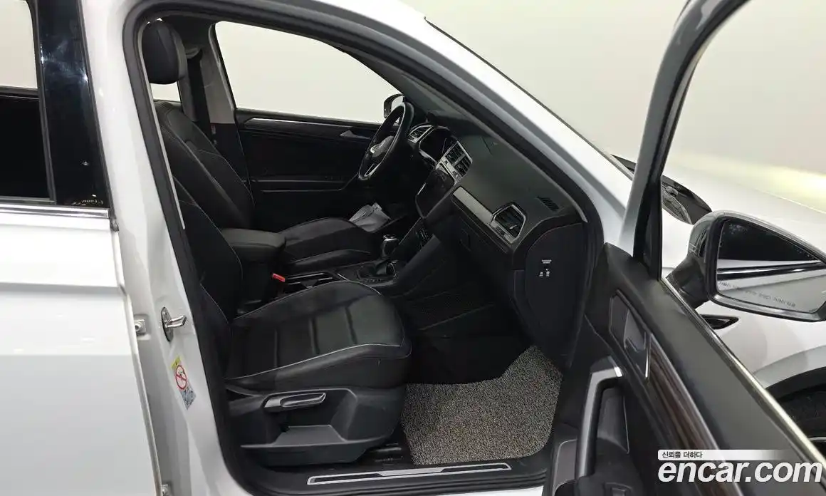 Volkswagen Tiguan 2023 2.0 Автомат в Москве № 168608, фото 11