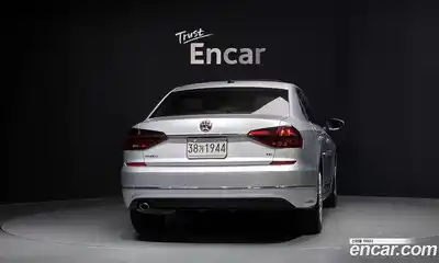 Volkswagen Passat 2018 2.0 Автомат в Москве № 168866, миниатюра 4