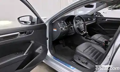 Volkswagen Passat 2018 2.0 Автомат в Москве № 168866, миниатюра 10