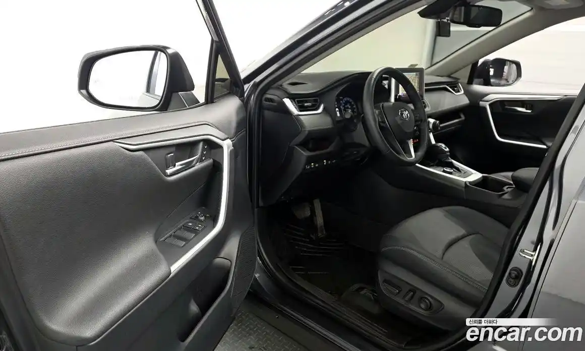 Toyota RAV4 2024 2.5 Автомат в Москве № 170125, фото 13