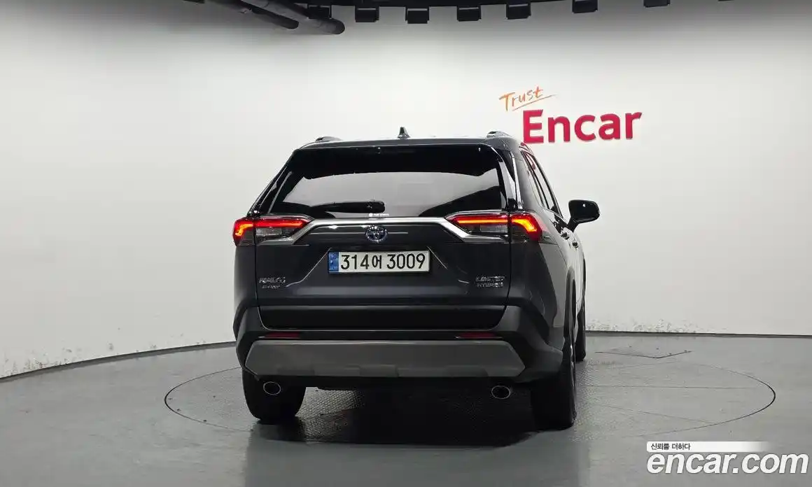 Toyota RAV4 2024 2.5 Автомат в Москве № 170125, фото 16