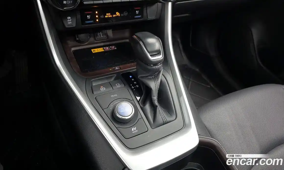 Toyota RAV4 2024 2.5 Автомат в Москве № 170125, фото 6