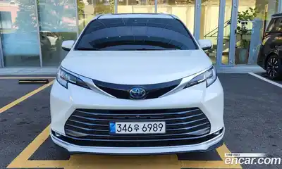 Toyota Sienna 2021 2.5 Автомат в Москве № 170350, миниатюра 2