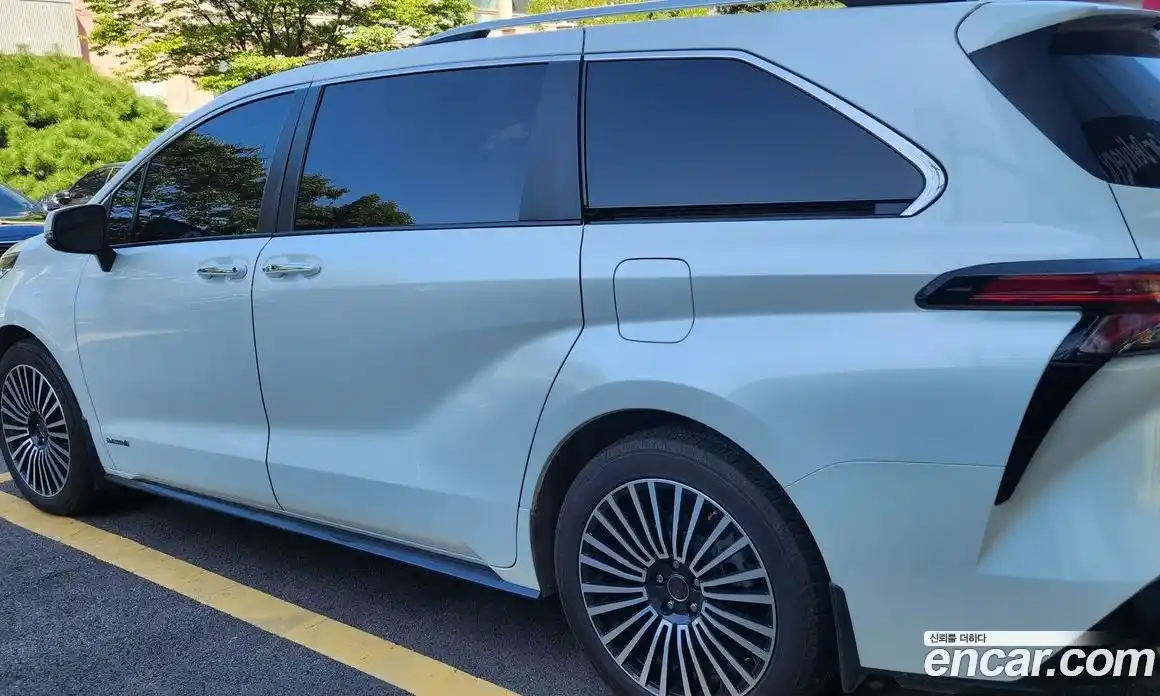 Toyota Sienna 2021 2.5 Автомат в Москве № 170350, фото 9