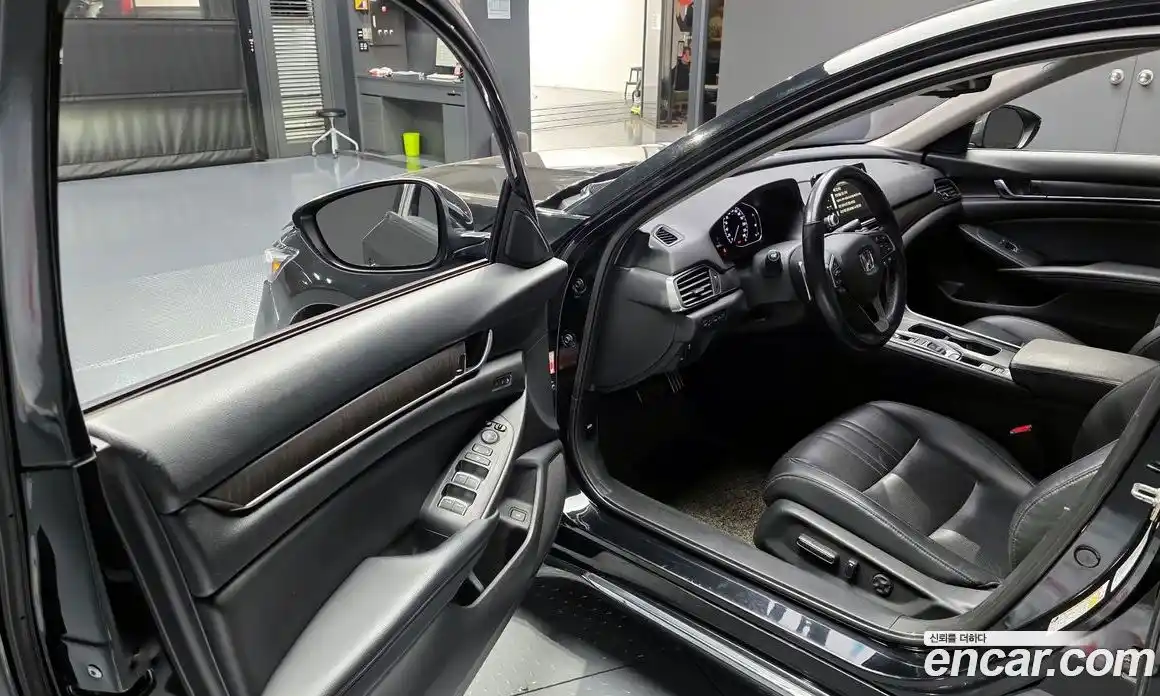 Honda Accord 2018 2.0 Автомат в Москве № 170568, фото 11