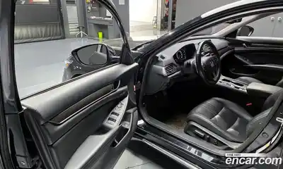 Honda Accord 2018 2.0 Автомат в Москве № 170568, миниатюра 11