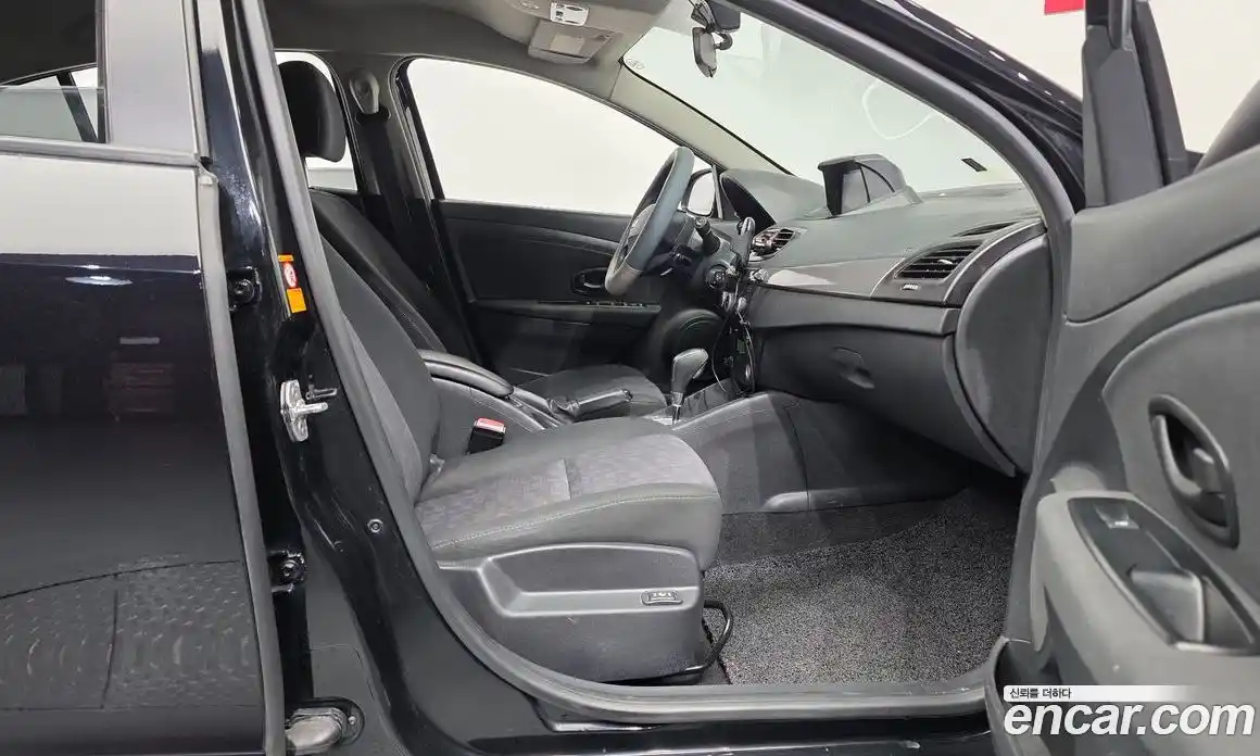 Renault SM3 2015 1.6 Автомат в Москве № 182721, фото 14