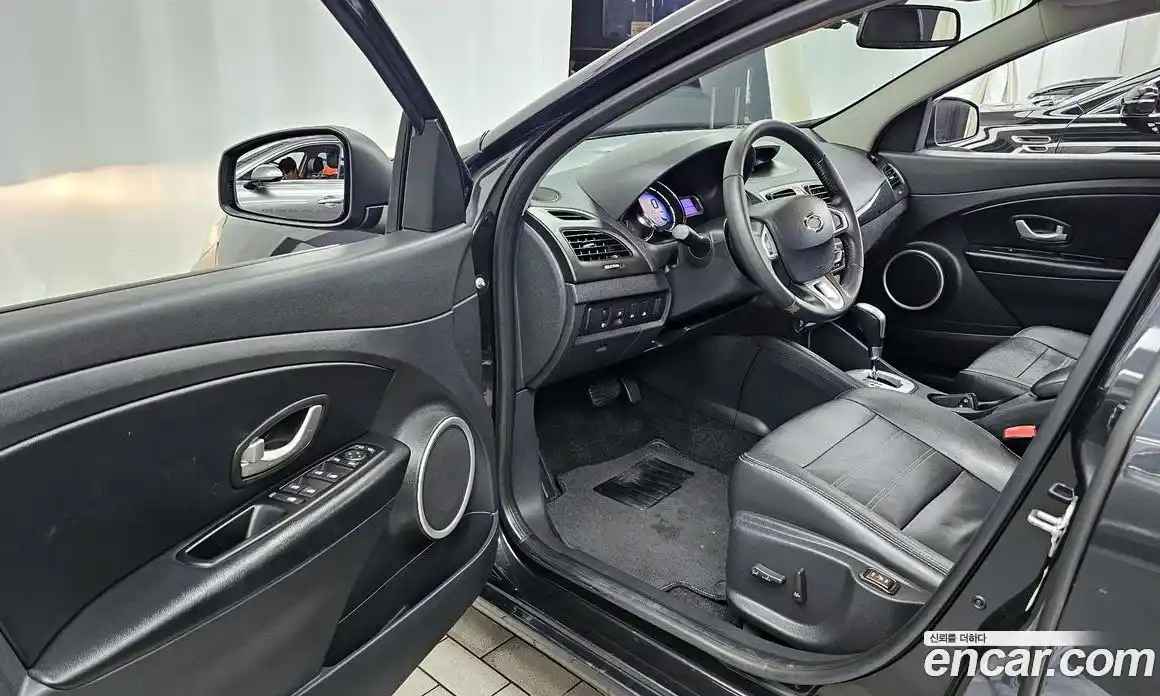 Renault SM3 2015 1.6 Автомат в Москве № 182762, фото 17