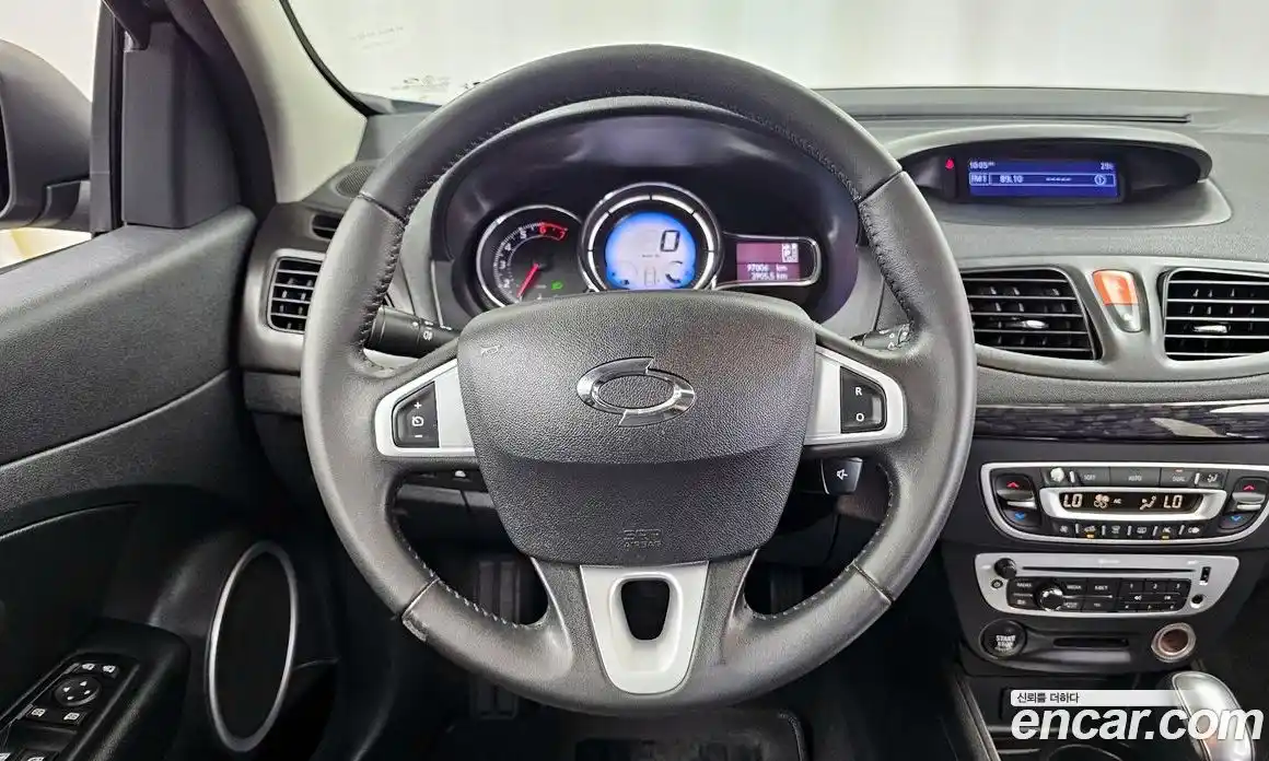 Renault SM3 2015 1.6 Автомат в Москве № 182762, фото 19