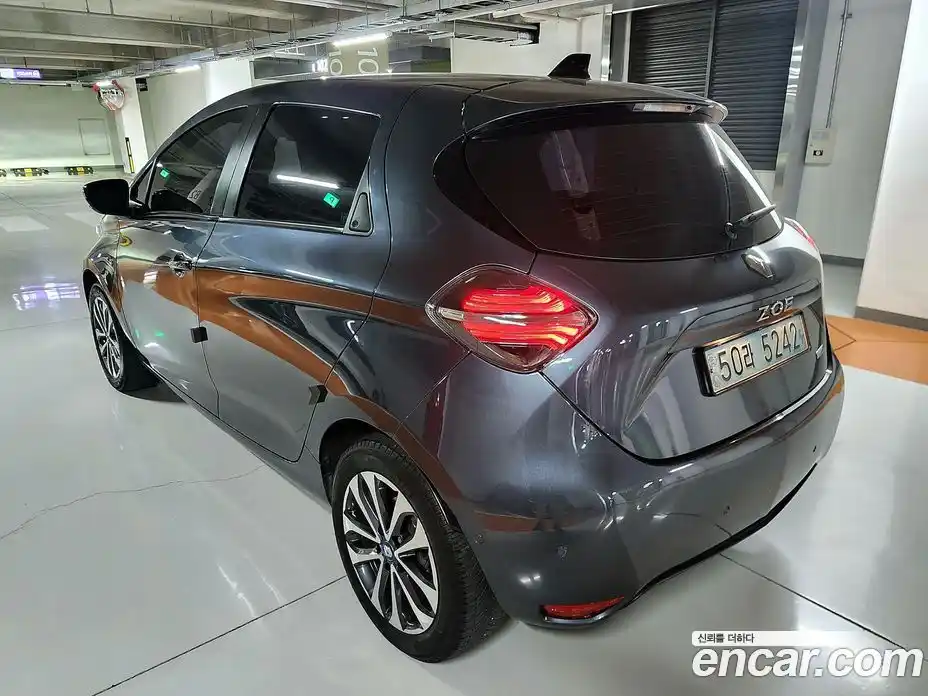 Renault Zoe 2021 Автомат в Москве № 185478, фото 5