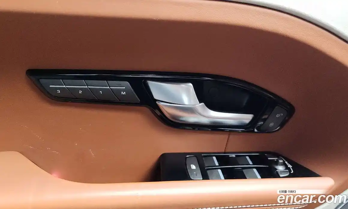 Land Rover Range-Rover Evoque 2013 2.2 Автомат в Москве № 198218, фото 6