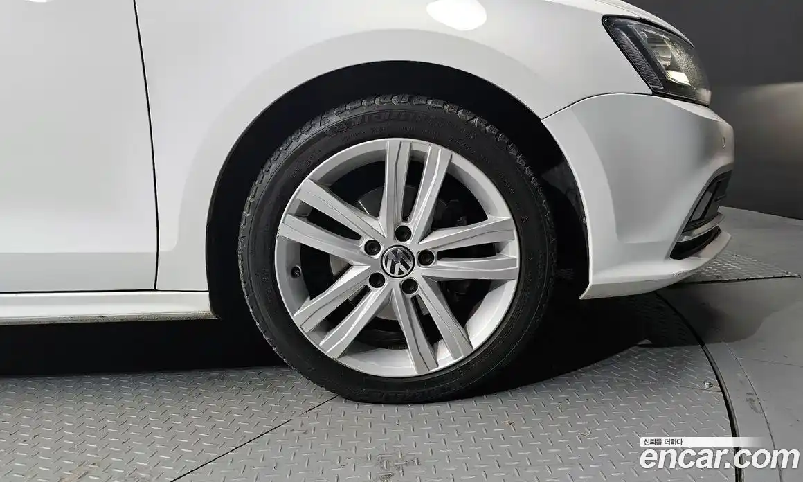 Volkswagen Jetta 2015 2.0 Автомат в Москве № 199309, фото 7