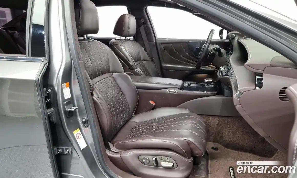 Lexus LS 2018 3.5 Автомат в Москве № 214708, фото 18