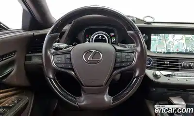 Lexus LS 2018 3.5 Автомат в Москве № 214708, миниатюра 4