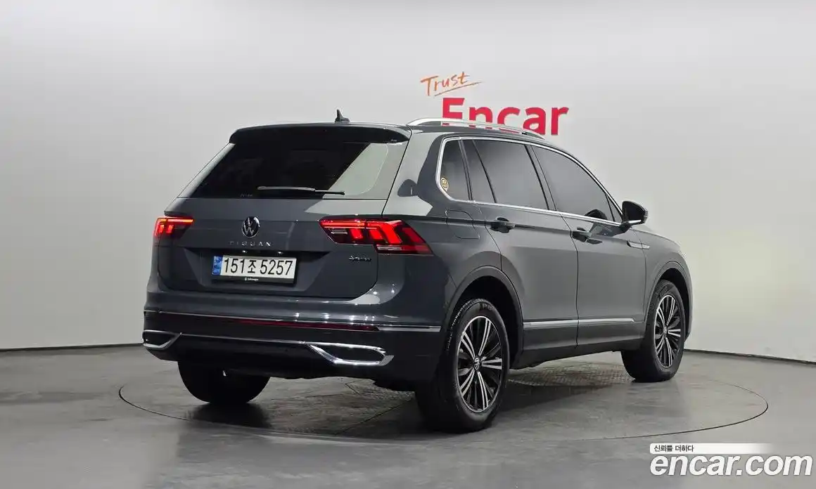 Volkswagen Tiguan 2021 2.0 Автомат в Москве № 215112, фото 11