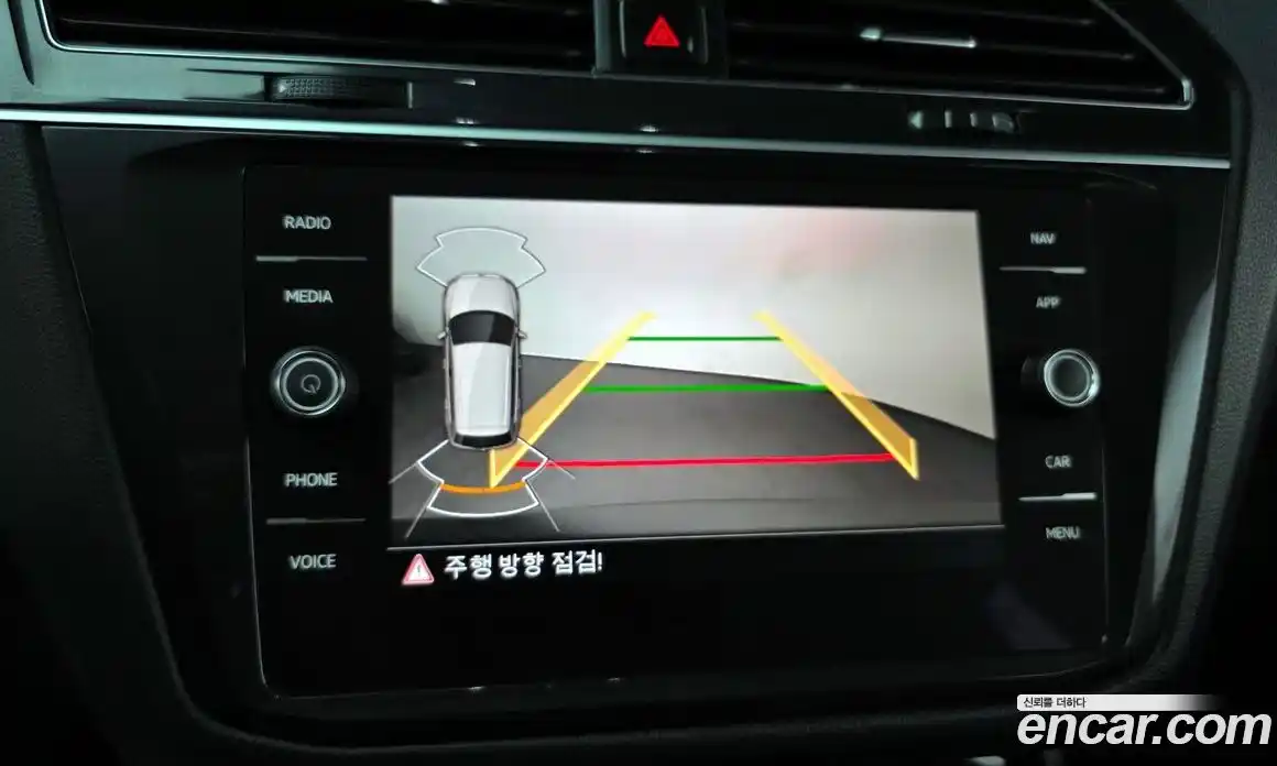 Volkswagen Tiguan 2021 2.0 Автомат в Москве № 215112, фото 3