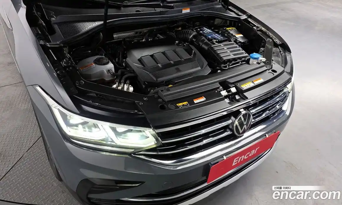 Volkswagen Tiguan 2021 2.0 Автомат в Москве № 215112, фото 7